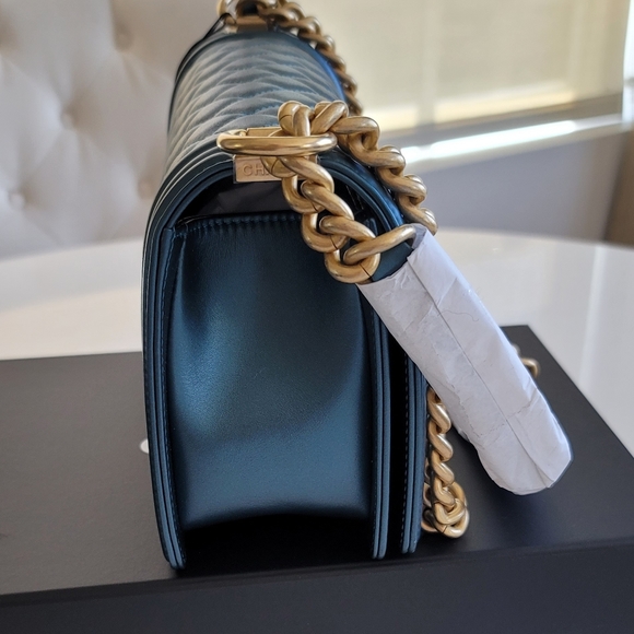 🦋 Chanel Boy Handbag - Picture 3 of 11